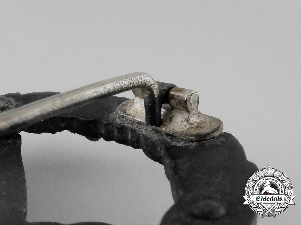a_luftwaffe_air_gunner_badge(_without_lightning_bolts)_by_wilhelm_deumer_bb_1706