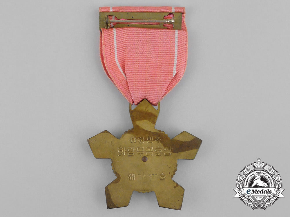 a_korean_order_of_military_merit;4_th_class(_hwarang)_bb_2229_1_1