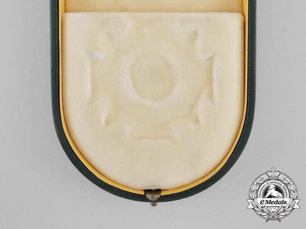 a_hungarian_order_of_the_holy_crown;_commander's_badge_case_bb_2315