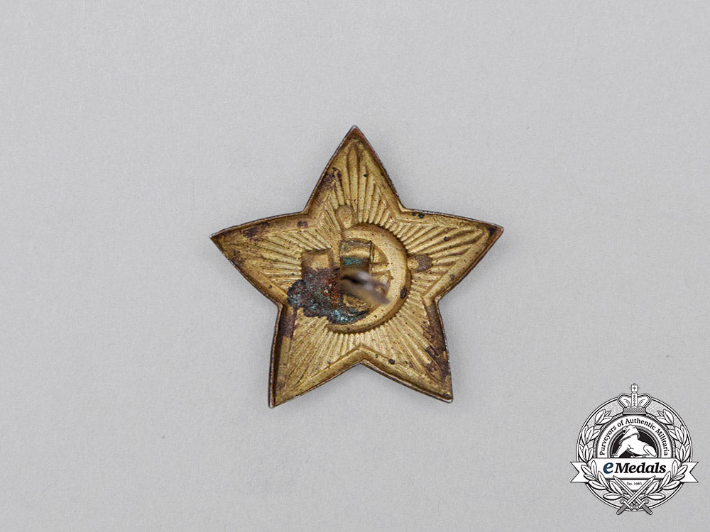 a_soviet_russian_red_army_private's_field_cap_badge_bb_4507