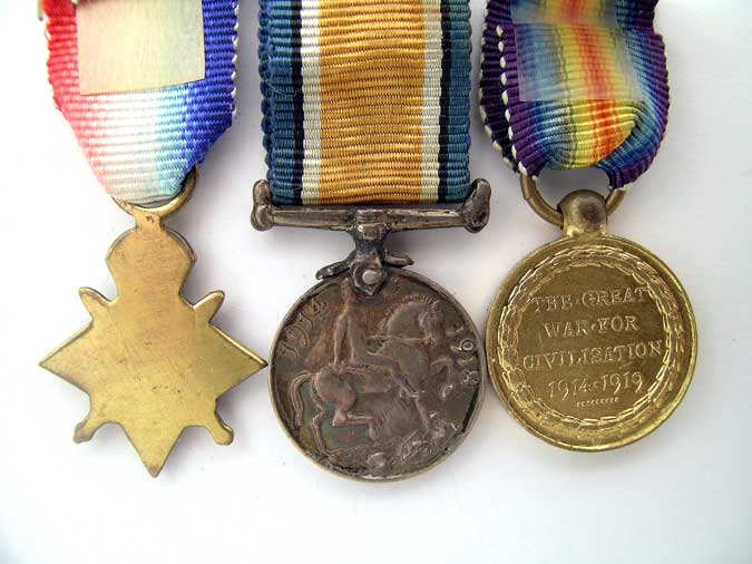 miniature_group_of_three_bmm25003