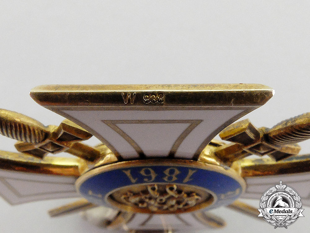 prussia._an_order_of_the_crown_with_swords,_type_ii,_by_wagner,_c.1914_c17-018