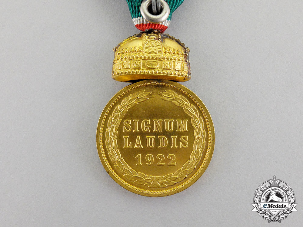 hungary,_kingdom._a_signum_laudis_medal_with_the_holy_crown_of_hungary1922,_bronze_grade_c17-029_1
