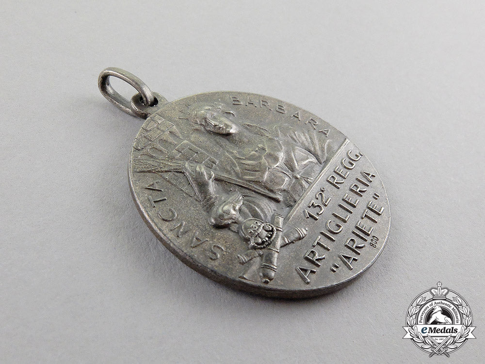 italy,_kingdom._a132_nd_artillery_regiment"_ariete"_medal_with_case,_c.1925_c17-3121_1_1_1