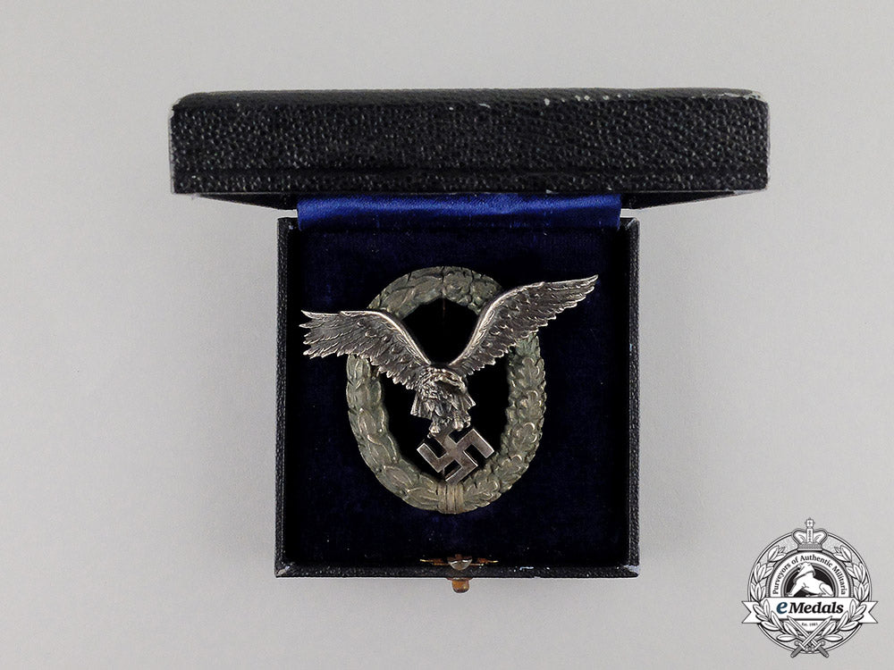 germany._a_early_luftwaffe_pilot’s_badge,_by_c._e._juncker_of_berlin_in_case_c17-3539