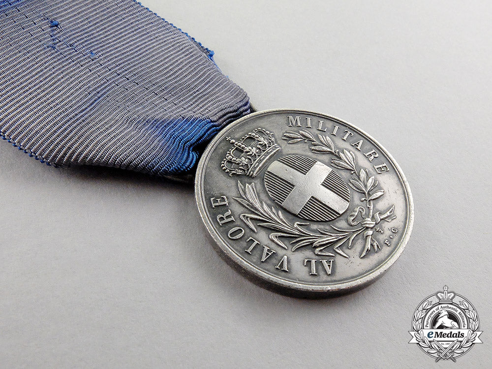 italy,_kingdom._a_silver"_al_valore_militare"_medal_awarded_for_greek_campaign,_c.1941_c17-375_3_1_1