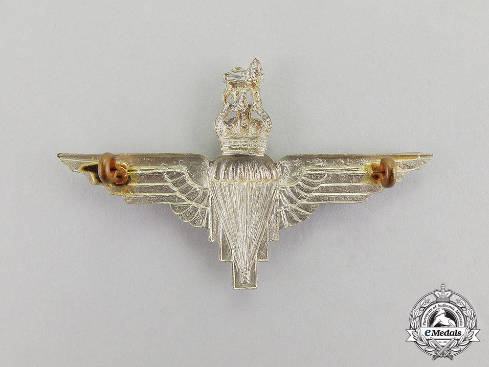 great_britain._a_parachute_regiment_beret_badge_c17-3760