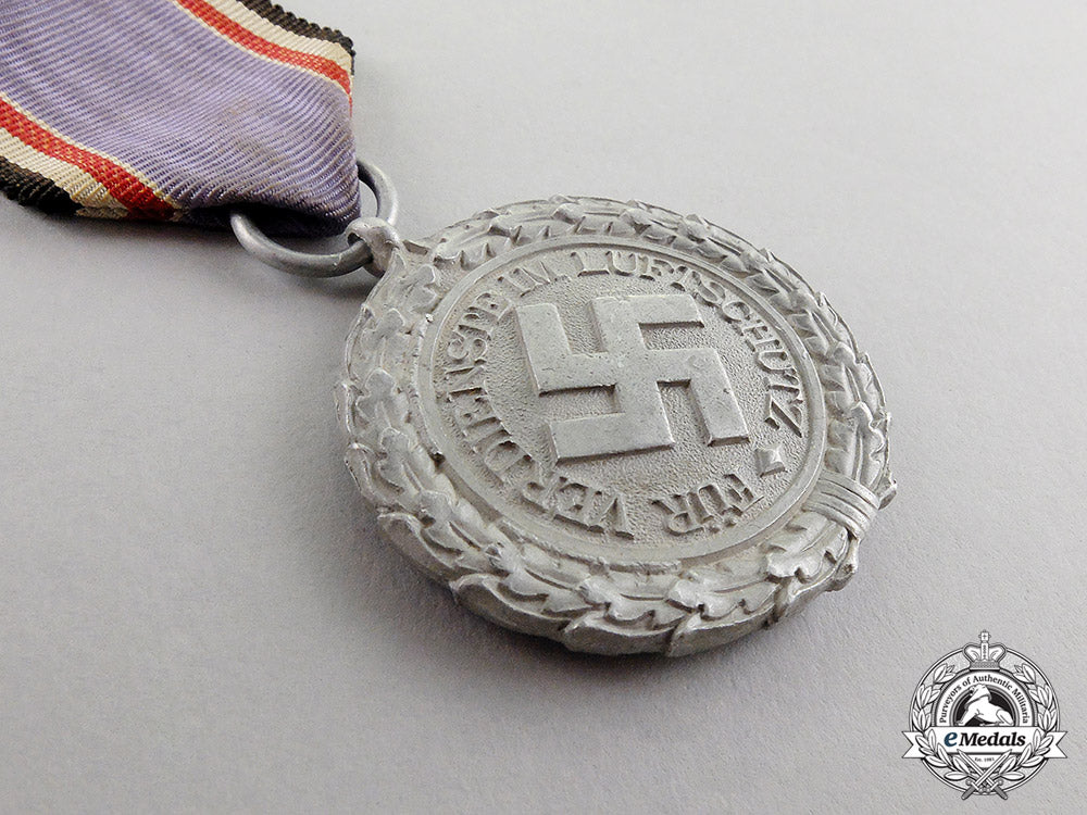 germany._an_air_raid_defence“_luftschutz”_medal;_second_class;_light_version_c17-3958