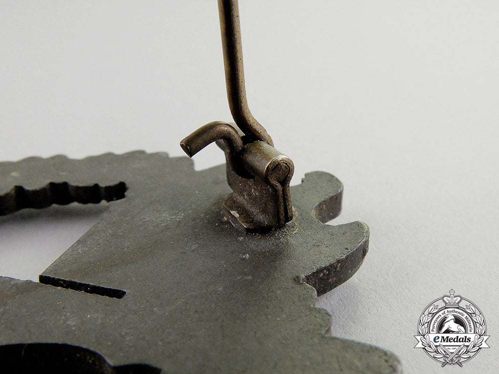 germany._a_bronze_grade_infantry_assault_badge,_by_carl_wurster_c17-5122