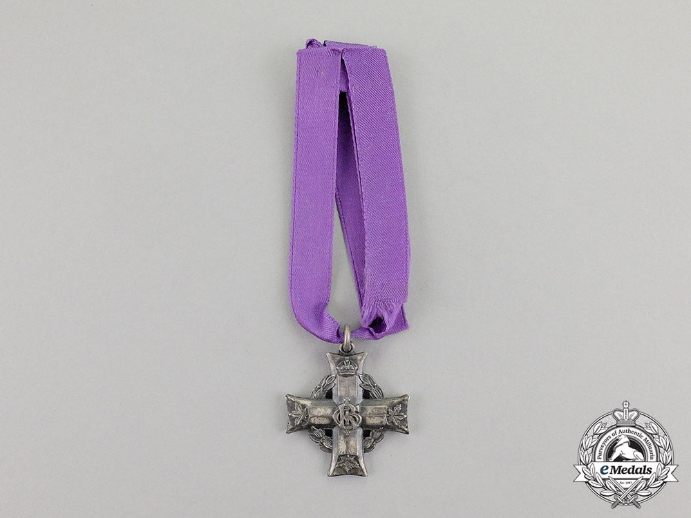 canada._a_memorial_cross,4_th_infantry_battalion,_vimy_ridge_wia,_passchendaele_dow_c17-7311