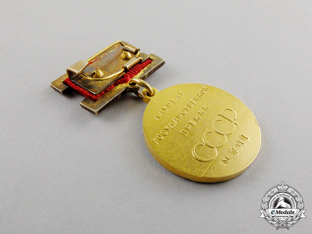 russia,_soviet_union._a_ussr_state_prize_badge_in_gold_c17-820_1_1_1_1_1_1_1