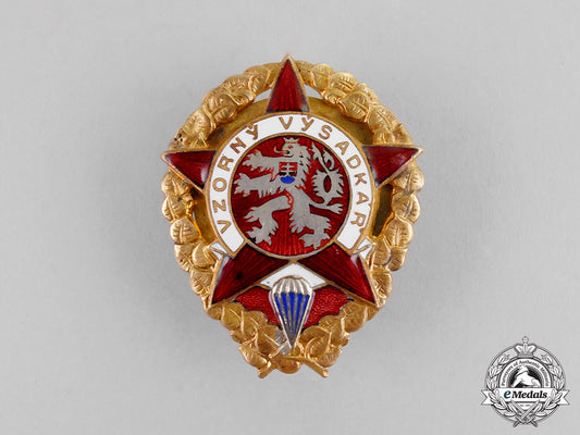 czechoslovakia._an_air_force_exemplary_paratrooper_badge_c17-8603