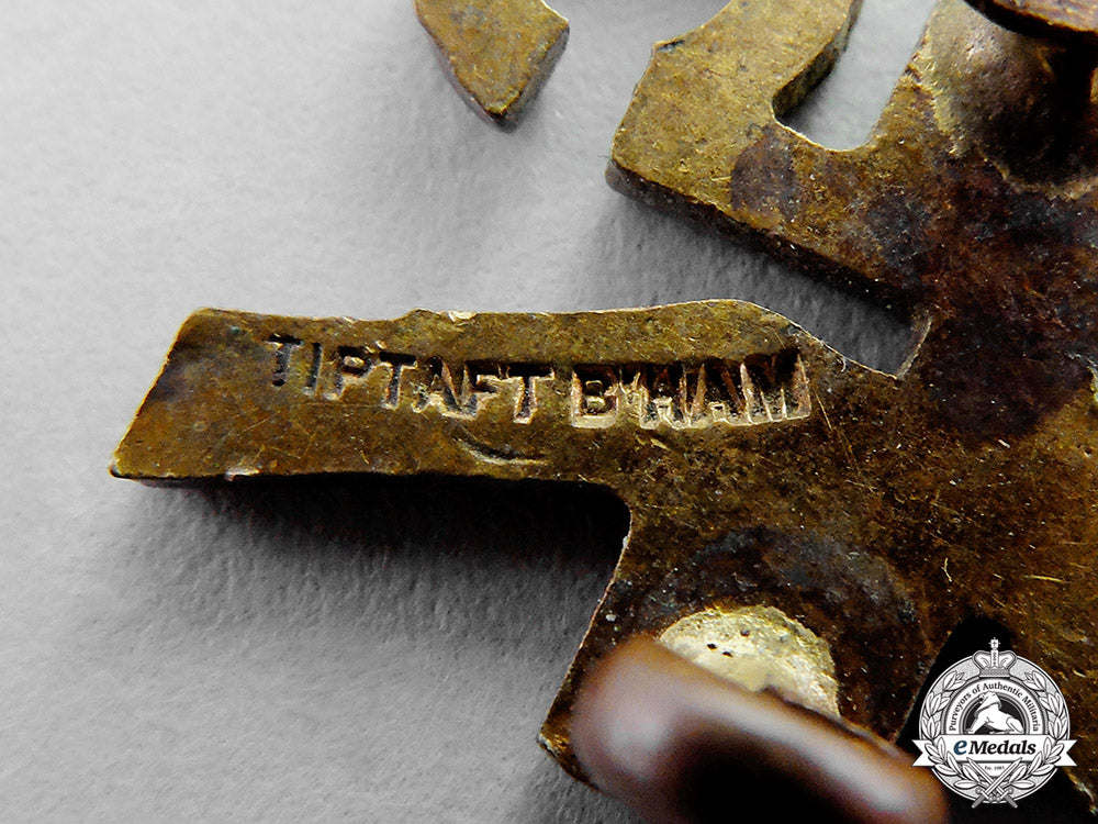 canada._a_lot_of_three_first_war75_th_infantry_battalion_insignia_c17-8779