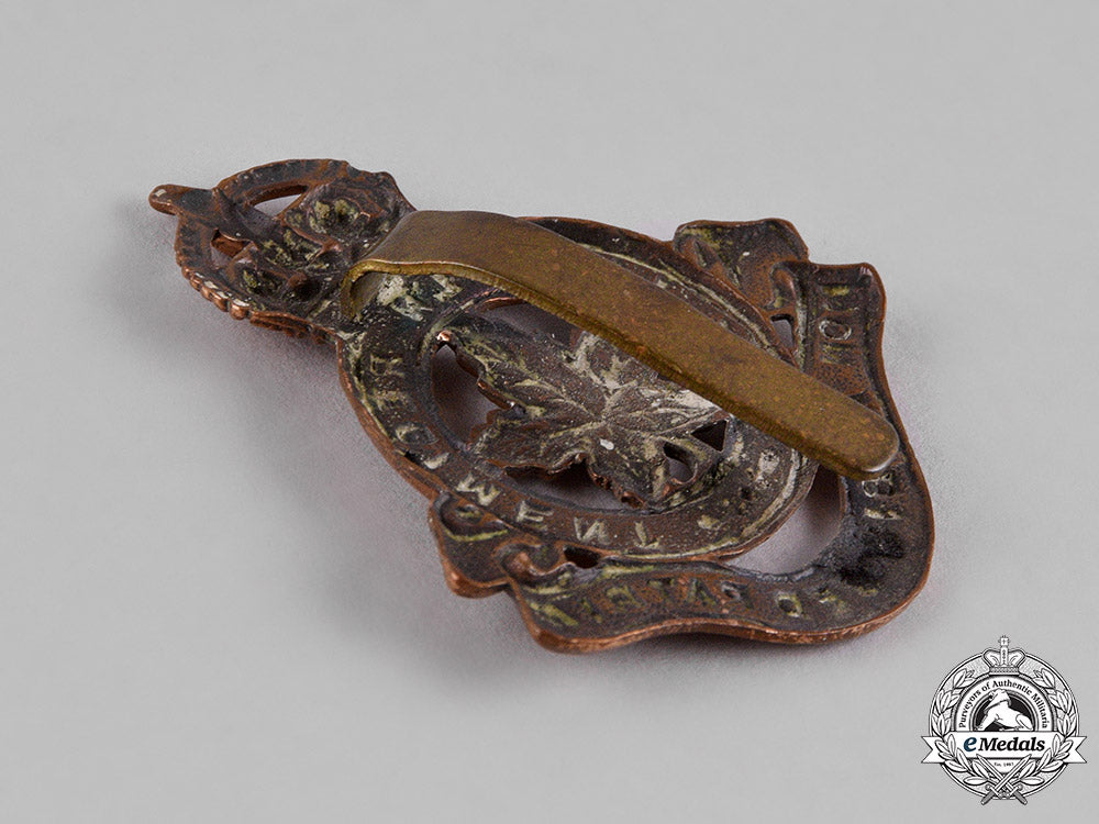 canada._a_lincoln_regiment_cap_badge_c18-013268