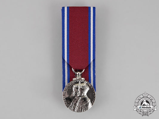 united_kingdom._a_king_george_v_and_queen_mary_silver_jubilee_medal1910-1935_c18-014122