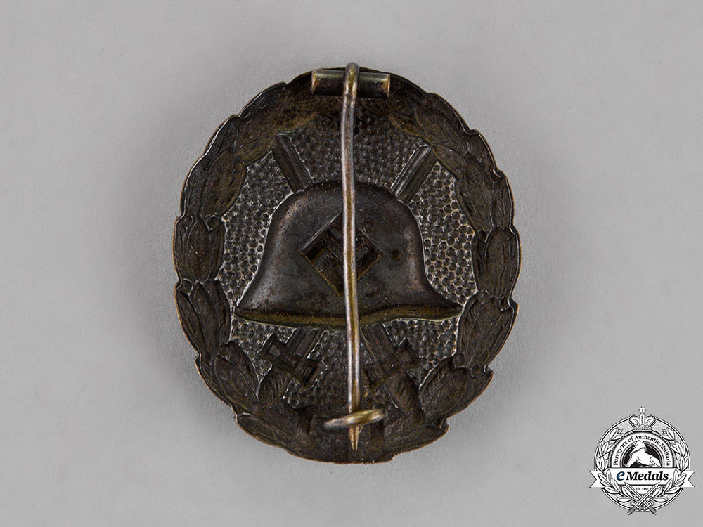 germany._an_early_condor_legion_wound_badge,_black_grade_c18-014169