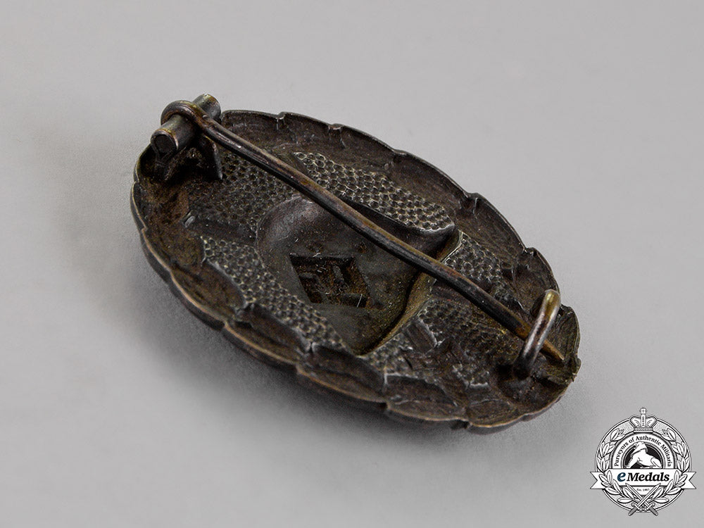 germany._an_early_condor_legion_wound_badge,_black_grade_c18-014171