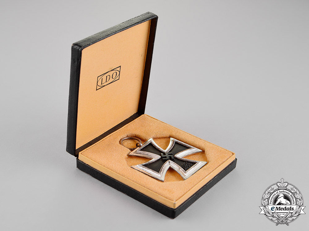 germany._an_iron_cross1939_second_class,_in_its_ldo_presentation_case_c18-014366
