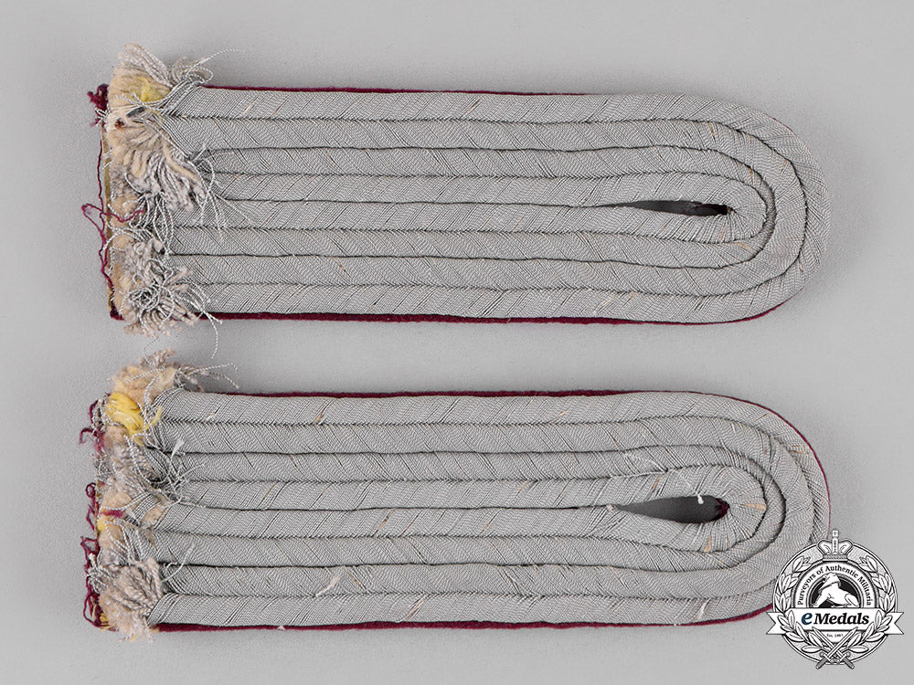 germany._a_set_of_wehrmacht_nebelwerfer_artillery_lieutenant_shoulder_boards,_sew-_on_type_c18-014721