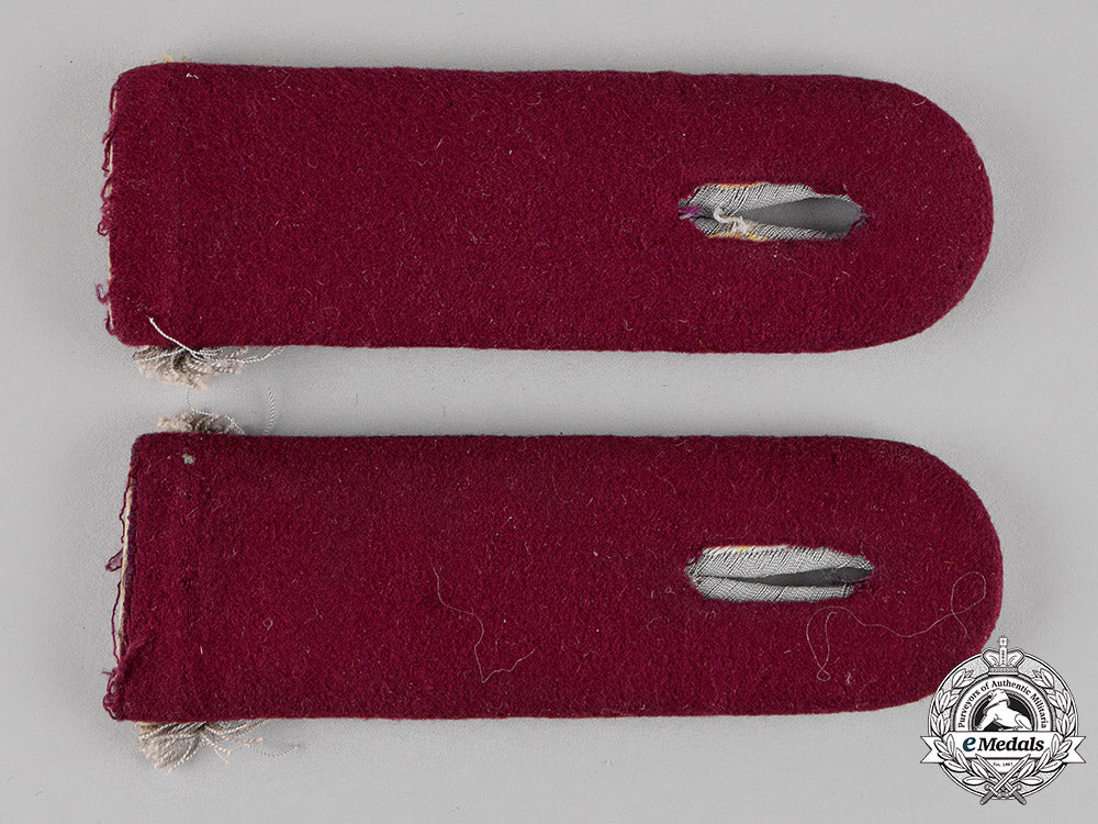 germany._a_set_of_wehrmacht_nebelwerfer_artillery_lieutenant_shoulder_boards,_sew-_on_type_c18-014722