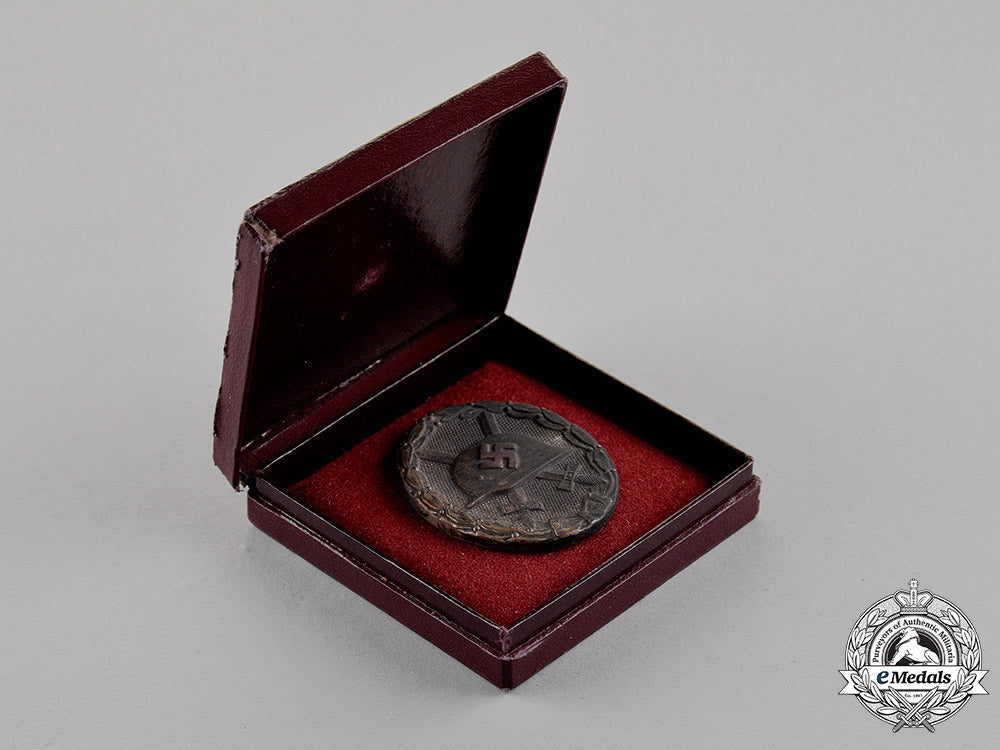 bavaria_kingdom._the_awards_and_personal_items_of_german_officer_dr._lorenz_kuchtner,_c18-015637