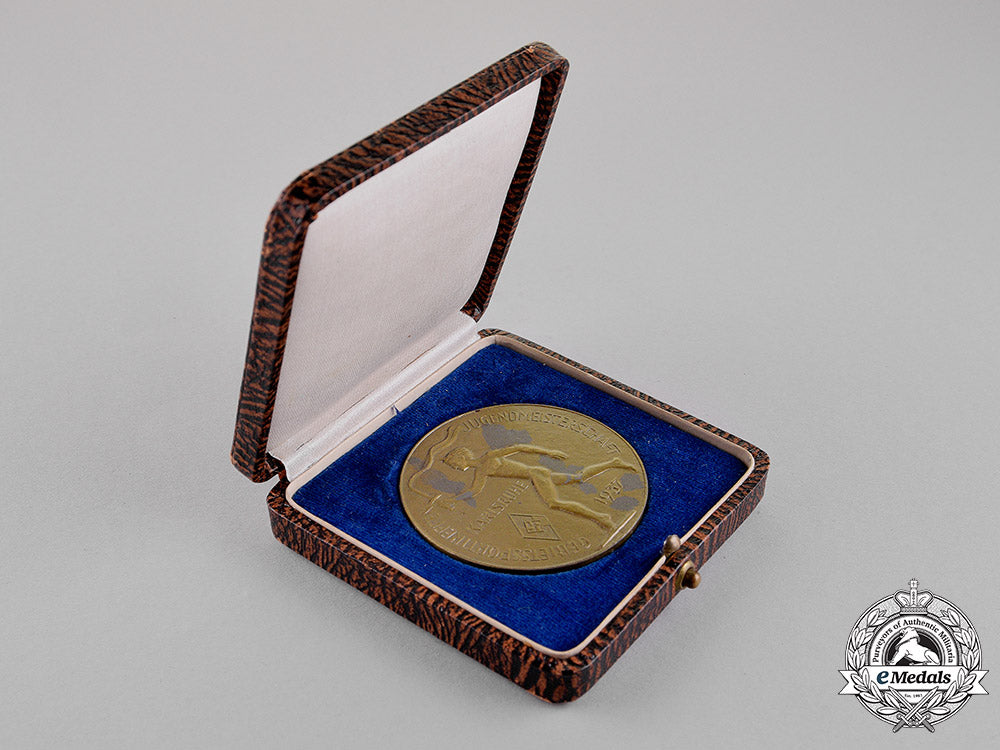 germany._an_hj_youth_championships_in_karlsruhe_first_place_in_water_polo_table_medal_c18-015732