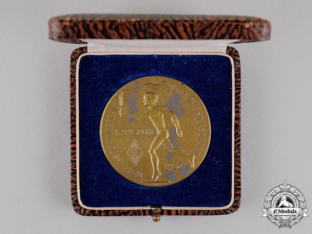 germany._an_hj_youth_championships_in_karlsruhe_first_place_in_water_polo_table_medal_c18-015733