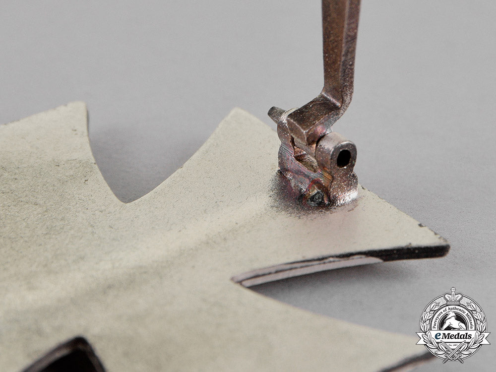 german_republic._an_iron_cross1939_first_class,_alternative1957_version_c18-016091