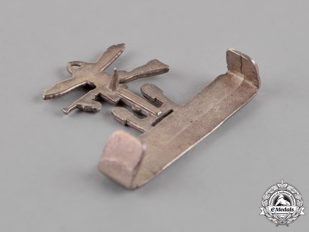 canada._a_dieppe_clasp_for_the_canadian_volunteer_service_medal_c18-016273_1