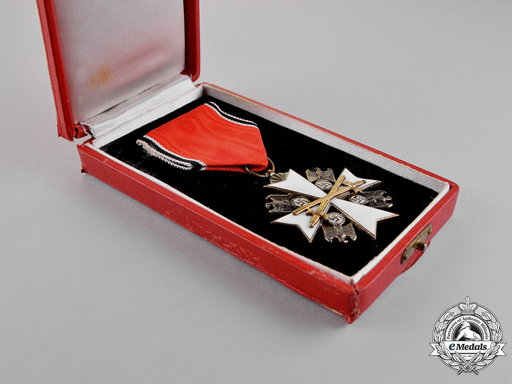 germany._a5_th_class_german_eagle_order_with_swords_by_the_gebrüder_godet&_co.,_cased_c18-016670