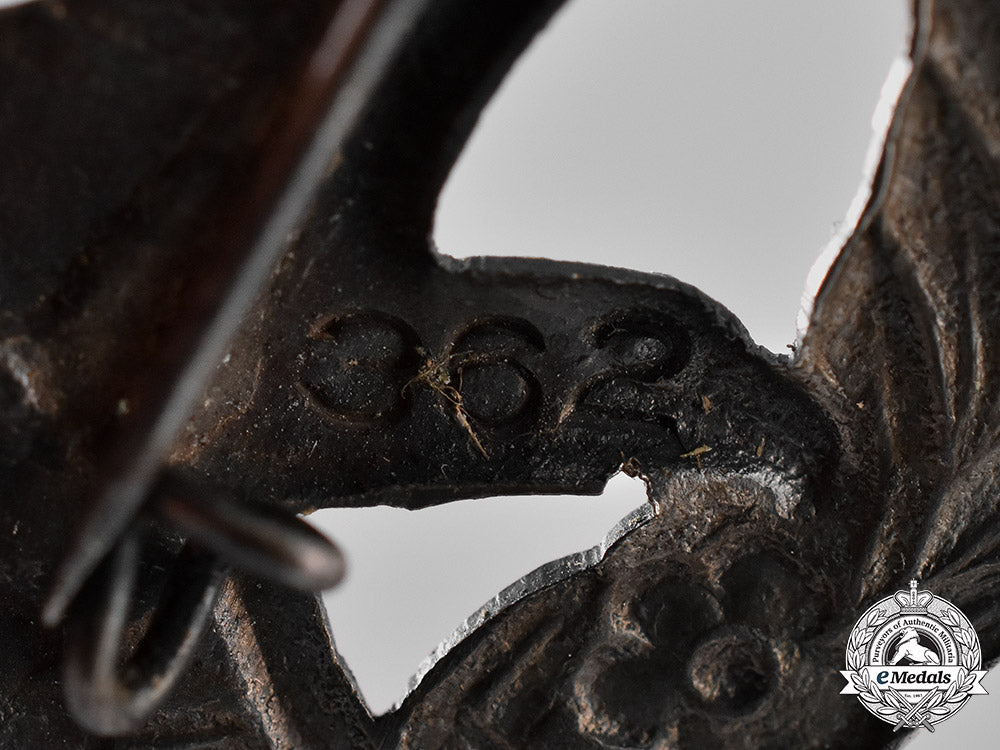 netherlands._a_scarce_jeugdstorm_sports_badge;_girls_version_c18-016890