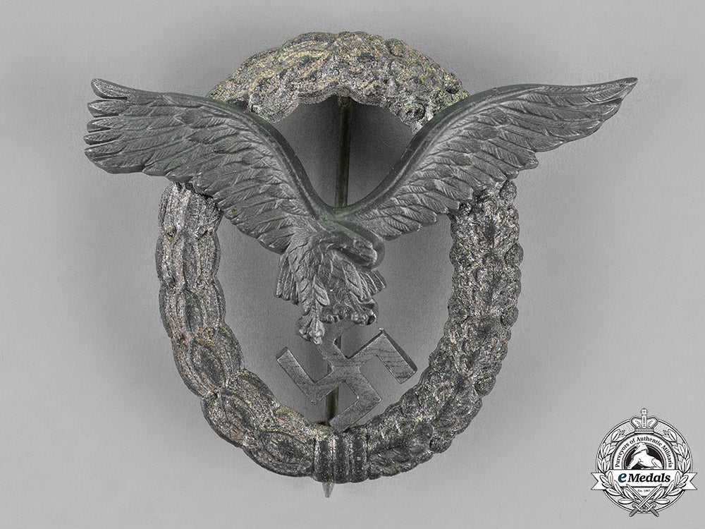 germany._a_luftwaffe_pilot_badge_by_an_unknown_maker_c18-017091