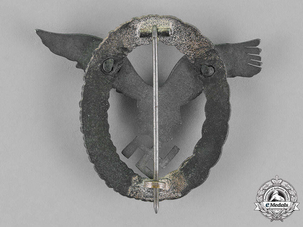 germany._a_luftwaffe_pilot_badge_by_an_unknown_maker_c18-017092