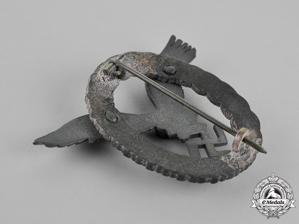 germany._a_luftwaffe_pilot_badge_by_an_unknown_maker_c18-017093