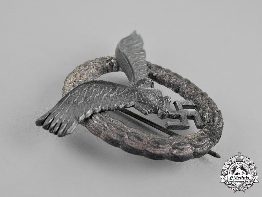 germany._a_luftwaffe_pilot_badge_by_an_unknown_maker_c18-017094