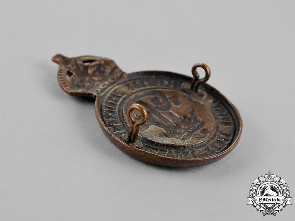 canada._a_princess_patricia's_canadian_light_infantry_cap_badge,_c.1940_c18-018383