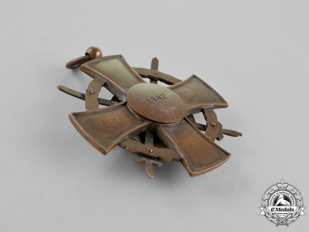 hungary,_regency._order_of_the_holy_crown,_bronze_cross_with_wd_and_swords,1943_c18-018541