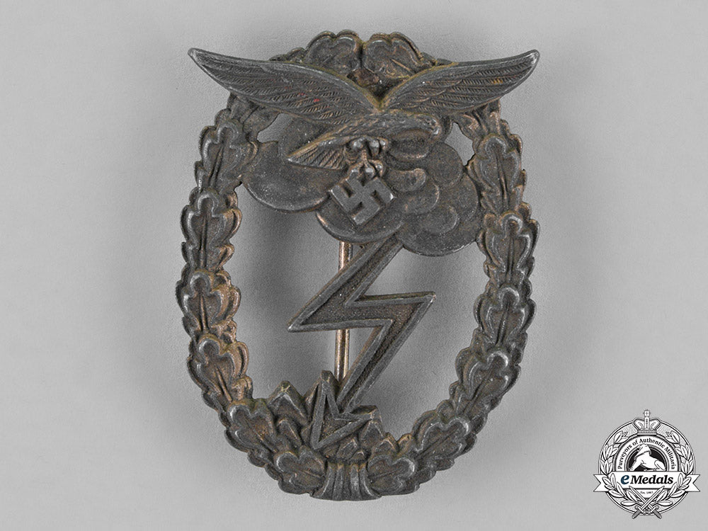 germany,_luftwaffe._a_ground_assault_badge_by_gustav_hermann_osang_of_dresden_c18-018637