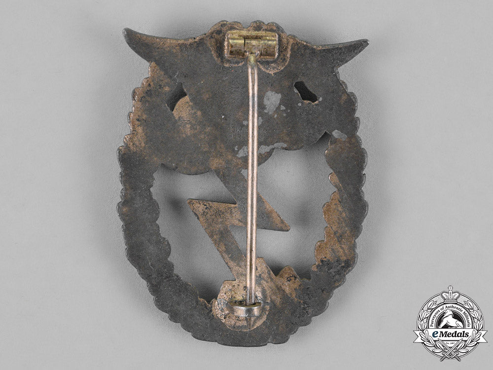 germany,_luftwaffe._a_ground_assault_badge_by_gustav_hermann_osang_of_dresden_c18-018638