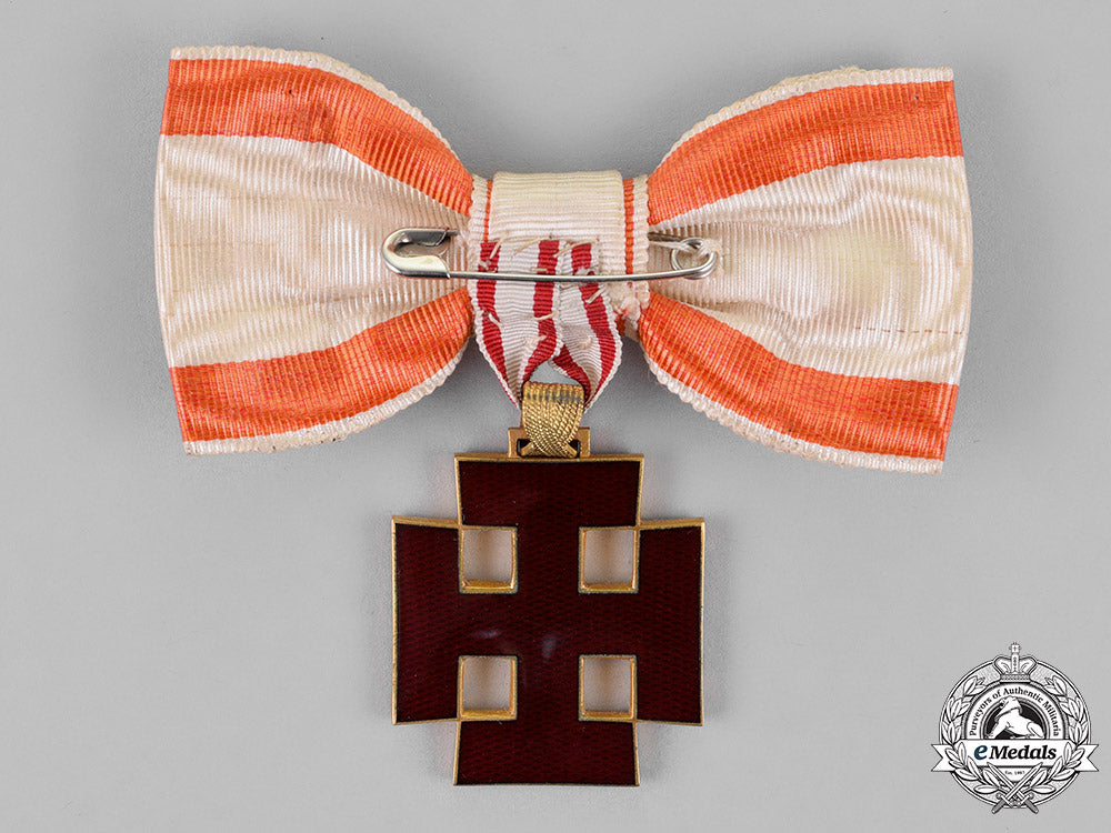 austria,_republic._an_austrian_merit_order,_gold_insignia_with_ladies_ribbon,_c.1936_c18-018692_1_1_1_1