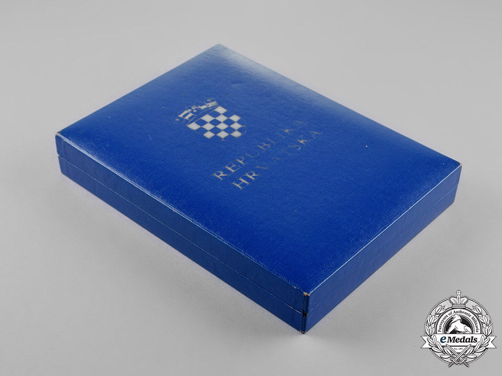 croatia._an_order_of_petar_zrinski_and_frank_krste_frankopan(_with_silver_wreath)1995_c18-019028