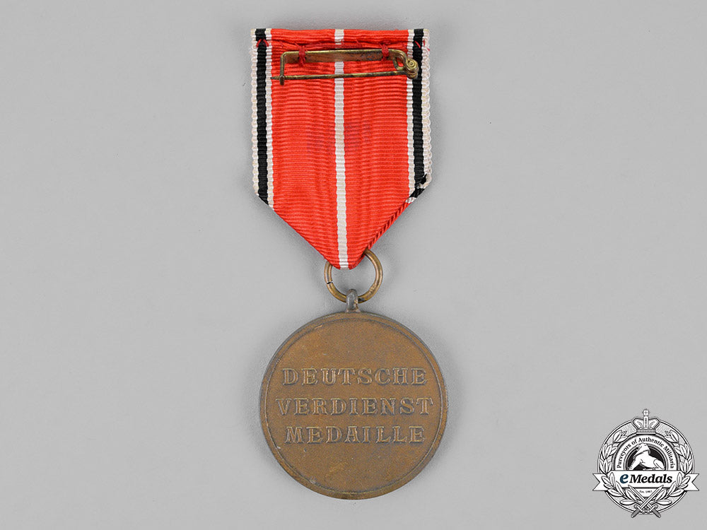 germany._an_order_of_the_german_eagle,_merit_medal,_by_the_official_vienna_mint_c18-019066
