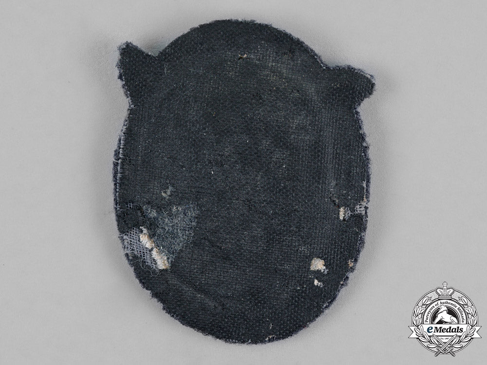 germany,_luftwaffe._a_radio_operator_badge,_padded_cloth_version_c18-019733