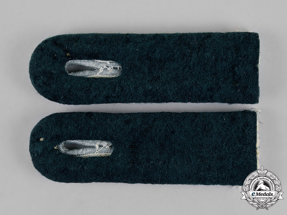 germany,_wehrmacht._a_set_of_wehrmacht_reserve_artillery_lieutenant_shoulder_boards_c18-020263