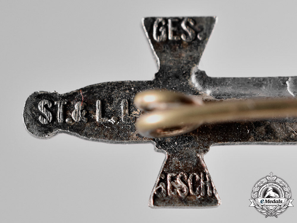 germany,_der_stahlhelm._a_grouping_of_two_stahlhelm_veteran’s_association_pins_c18-020514