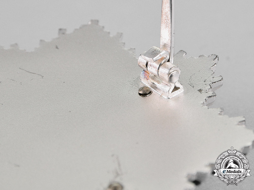 germany,_republic._a_mint_german_cross_in_silver;1957_version_c18-020546