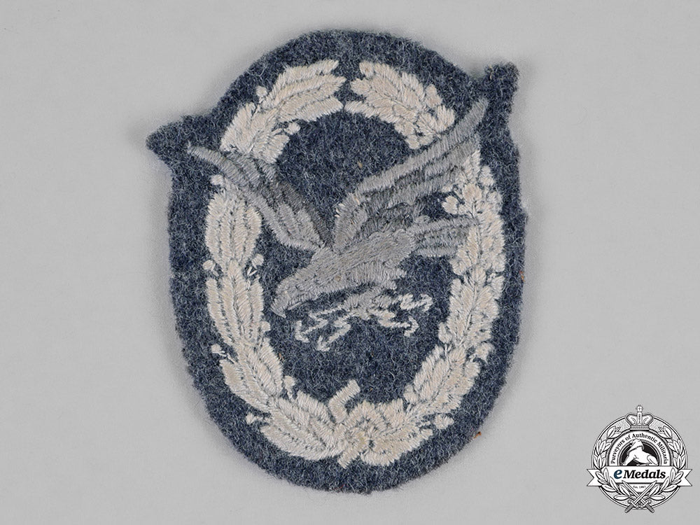germany,_luftwaffe._a_radio_operator_badge,_cloth_version_c18-020547
