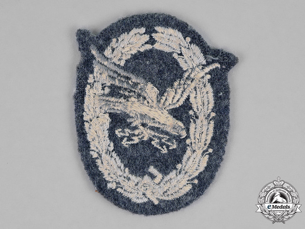 germany,_luftwaffe._a_radio_operator_badge,_cloth_version_c18-020548