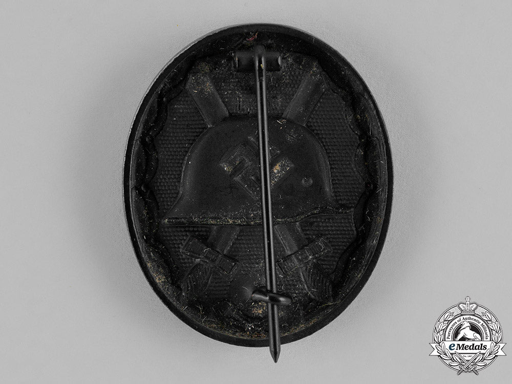 germany._a_wound_badge,_black_grade,_in_its_ldo_presentation_case_c18-021922