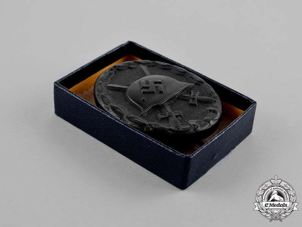 germany._a_wound_badge,_black_grade,_in_its_ldo_presentation_case_c18-021927
